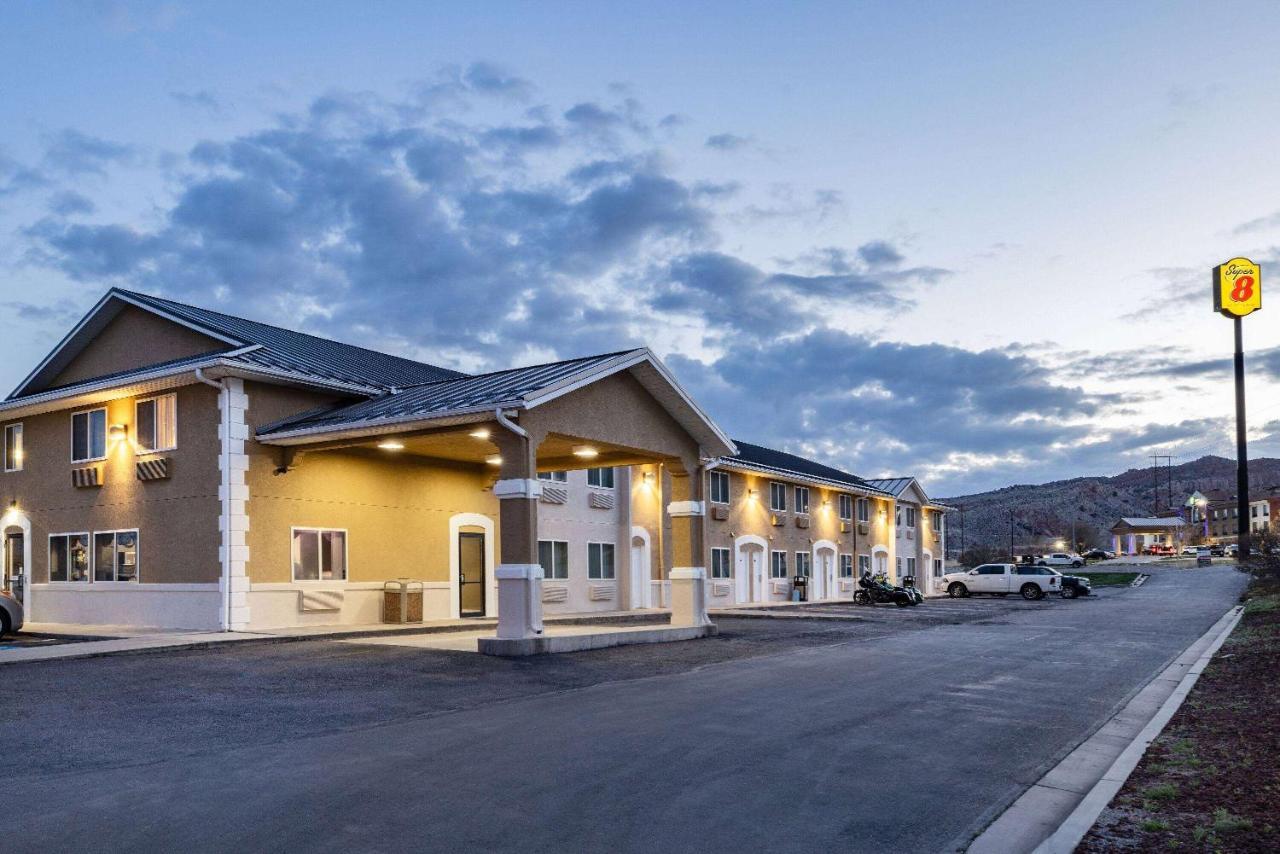 Super 8 By Wyndham Richfield Ut Hotel Exterior photo